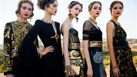 agrigentosfilata e foto dolce gabbanaa dolce gabbana|Dolce & Gabbana ad Agrigento, la sfilata dell'Alta Moda nel .